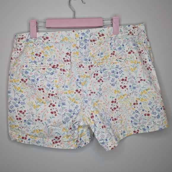 Old Navy Everyday Shorts Womens 10 White High Rise Floral Chino Flat Front - Picture 2 of 9